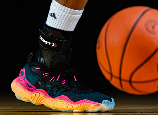 ¿Por qué jugadores de la NBA como Trae Young y Steph Curry usan tobilleras?